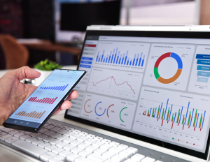 Walkbase dashboards show foot traffic analysis in real time